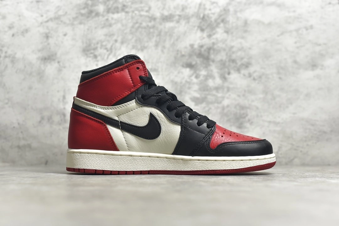 AirJordan 1 Retro Bred Toe