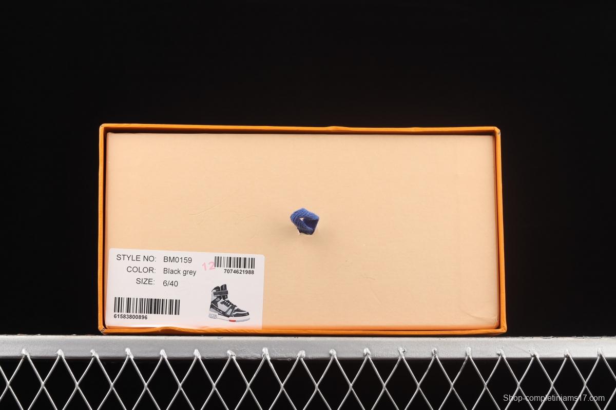 Authentic LV 2021s LV Trainer must be in winter