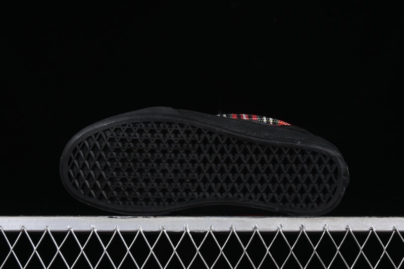Vans Classics Knu Skool Retro Sneakers with Enlarged Toe and Thickened Trim - VN0009QC3N6