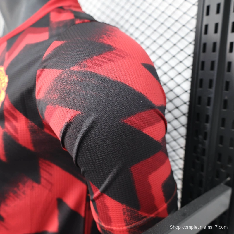 25/26 Player Version Manchester United Red Geometric Pattern Pre-Match Training Jersey