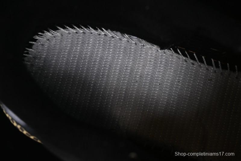 Nike Air Humara Retro Trail Running Shoes with 1990s Outdoor Style - AJ1102-001