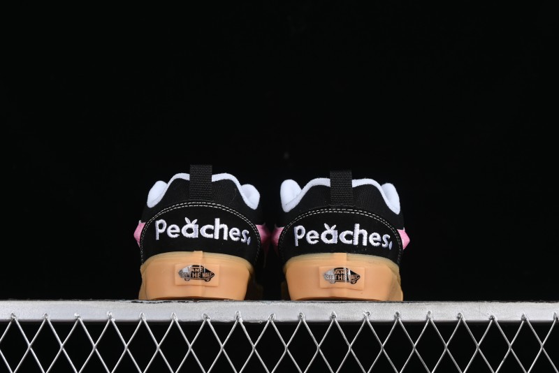 Vans Classics Knu Skool Vulcanized Skate Shoes in Black & Pink - VN0014QC0BV