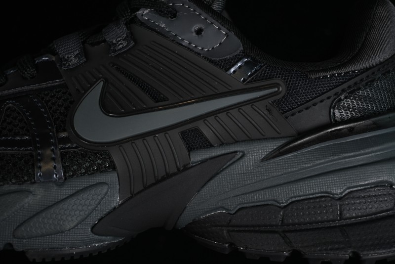 Nike Runtekk V2K Retro Low-Top Running Shoes with Cushlon Midsole and Anti-Slip Design - FD0736-001