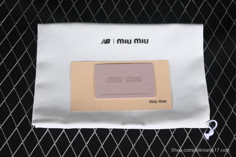 New Balance 530 Metallic Silver Sneakers – Stylish & Sporty Design