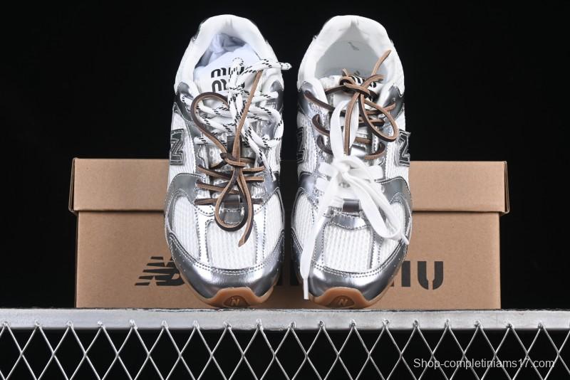 New Balance 530 Metallic Silver Sneakers – Stylish & Sporty Design