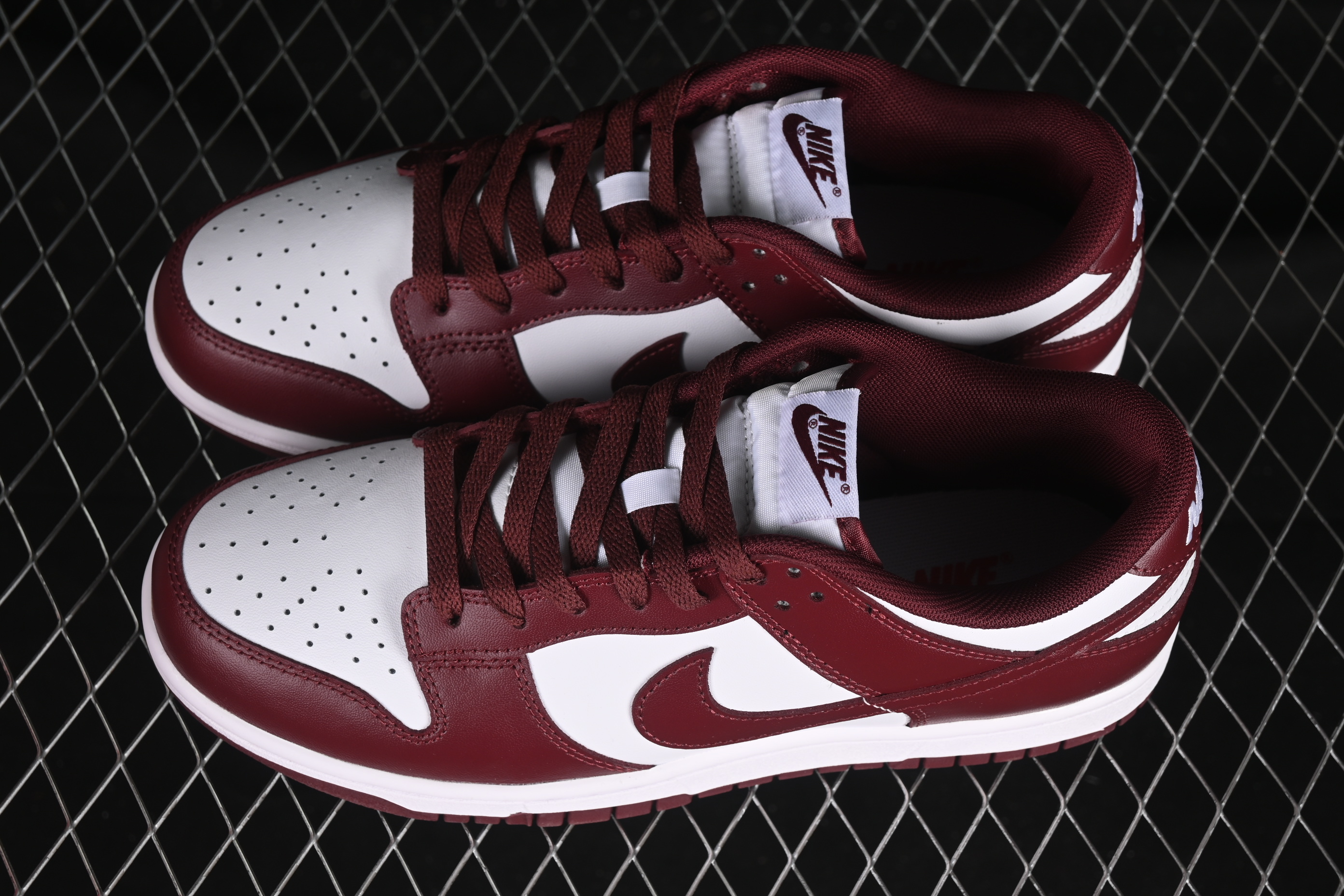 Nike SB Dunk Low Bordeaux Red Low-Top Casual Skate Shoes - DV0833-115