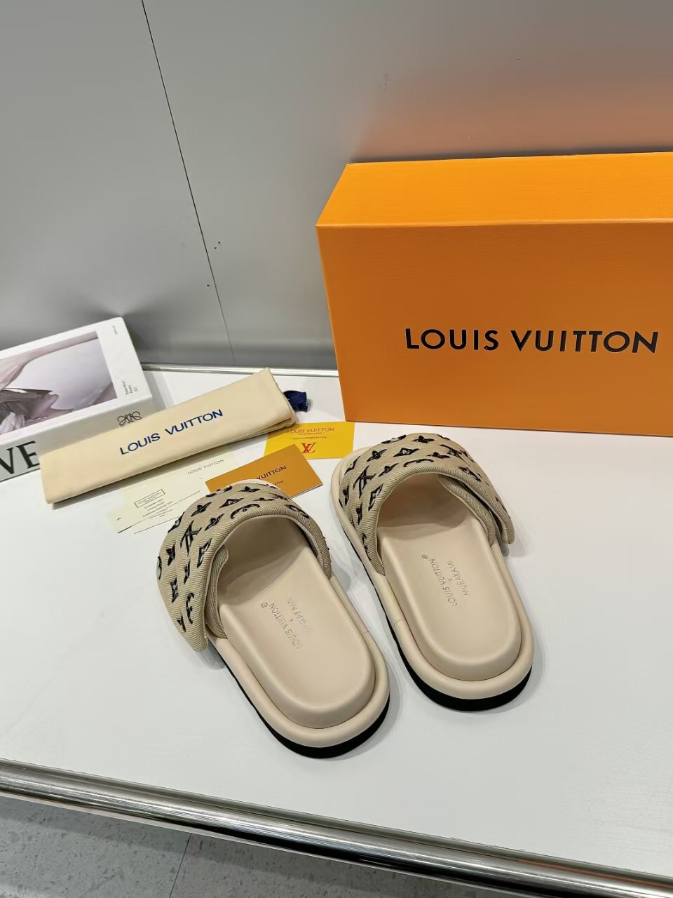 2025 Slippers Louis Vuitton Beige Fabric Slippers
