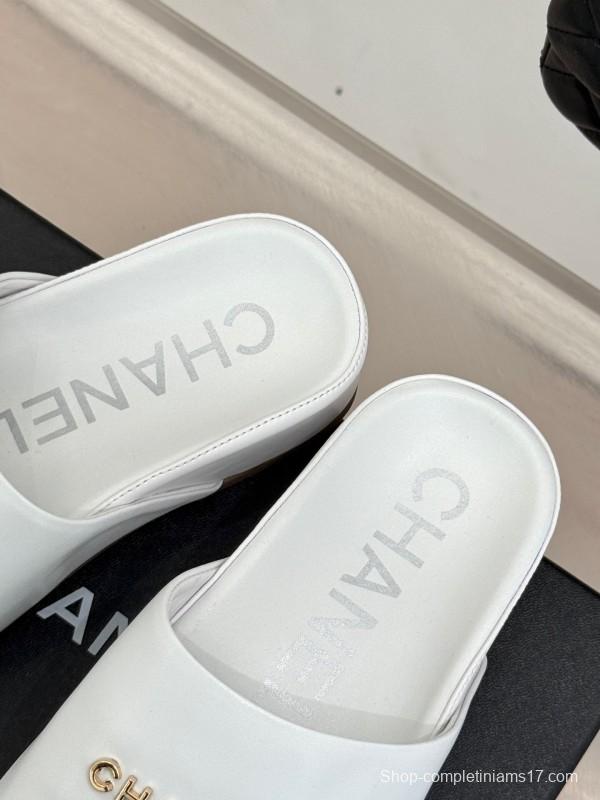 2025 Slippers Chanel White Leather Slippers KFY00250