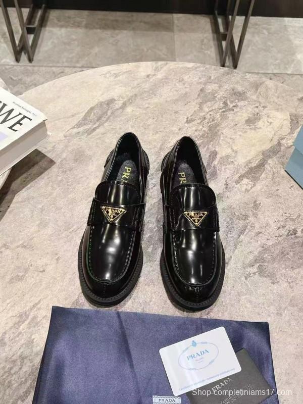 2025 Women Prada Black Leather Loafer KFY00270