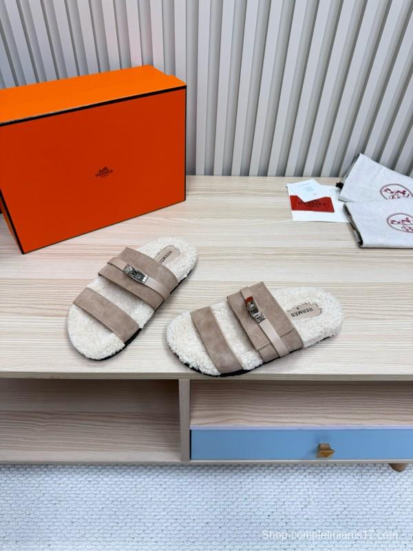 2024 Slippers Hermès Beige Shearling Leather Slippers