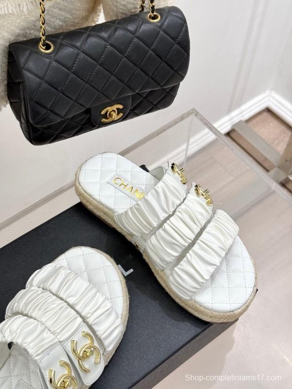 2025 Women Chanel White Leather Slippers KFY00230