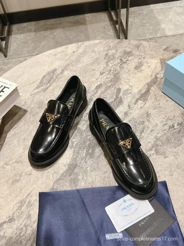 2025 Women Prada Black Leather Loafer KFY00270