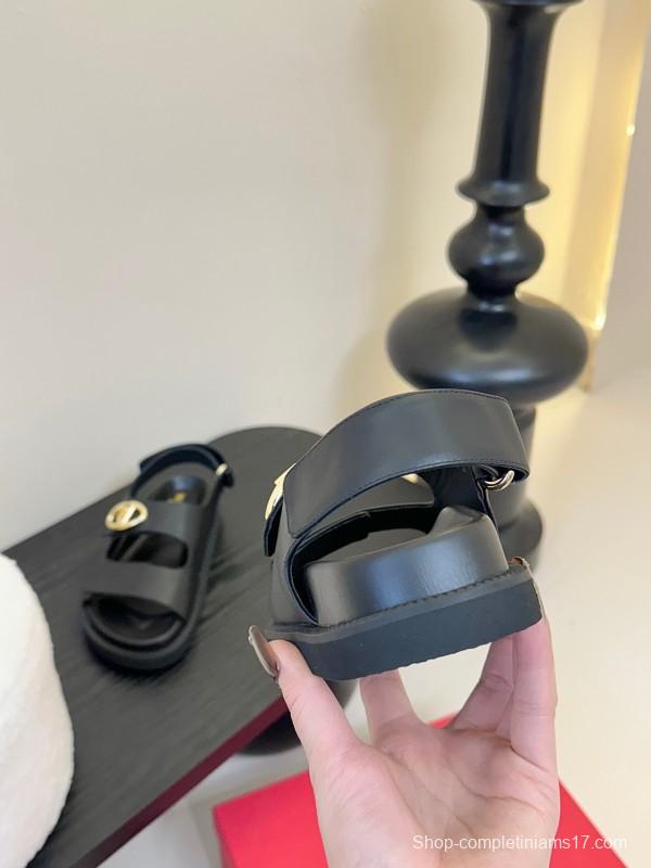 2025 Women Valentino Black Leather Sandals V Buckle KFY00320