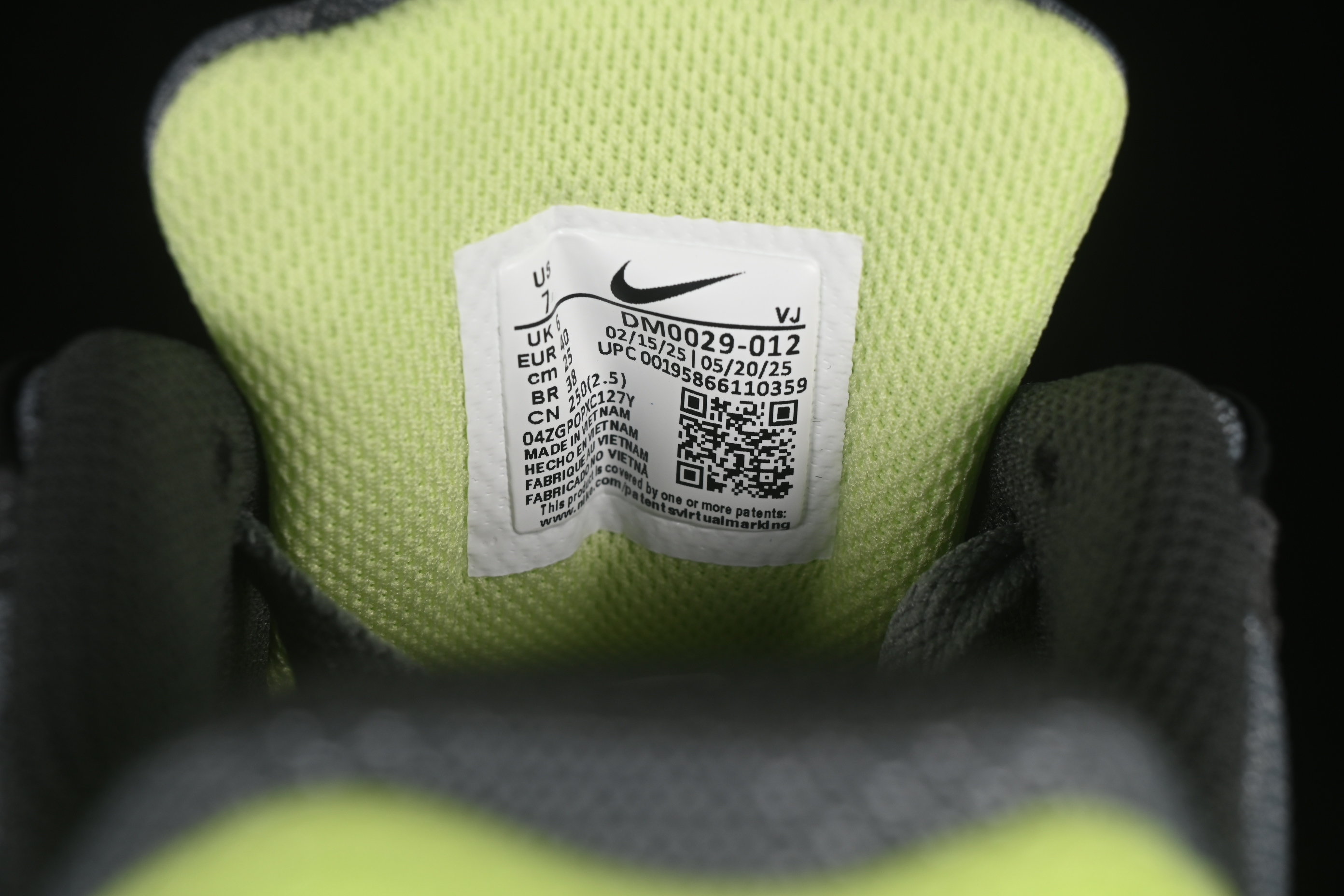 Nike Air Max 90 Retro Running Shoes with Visible Air Cushion - DM0029-012
