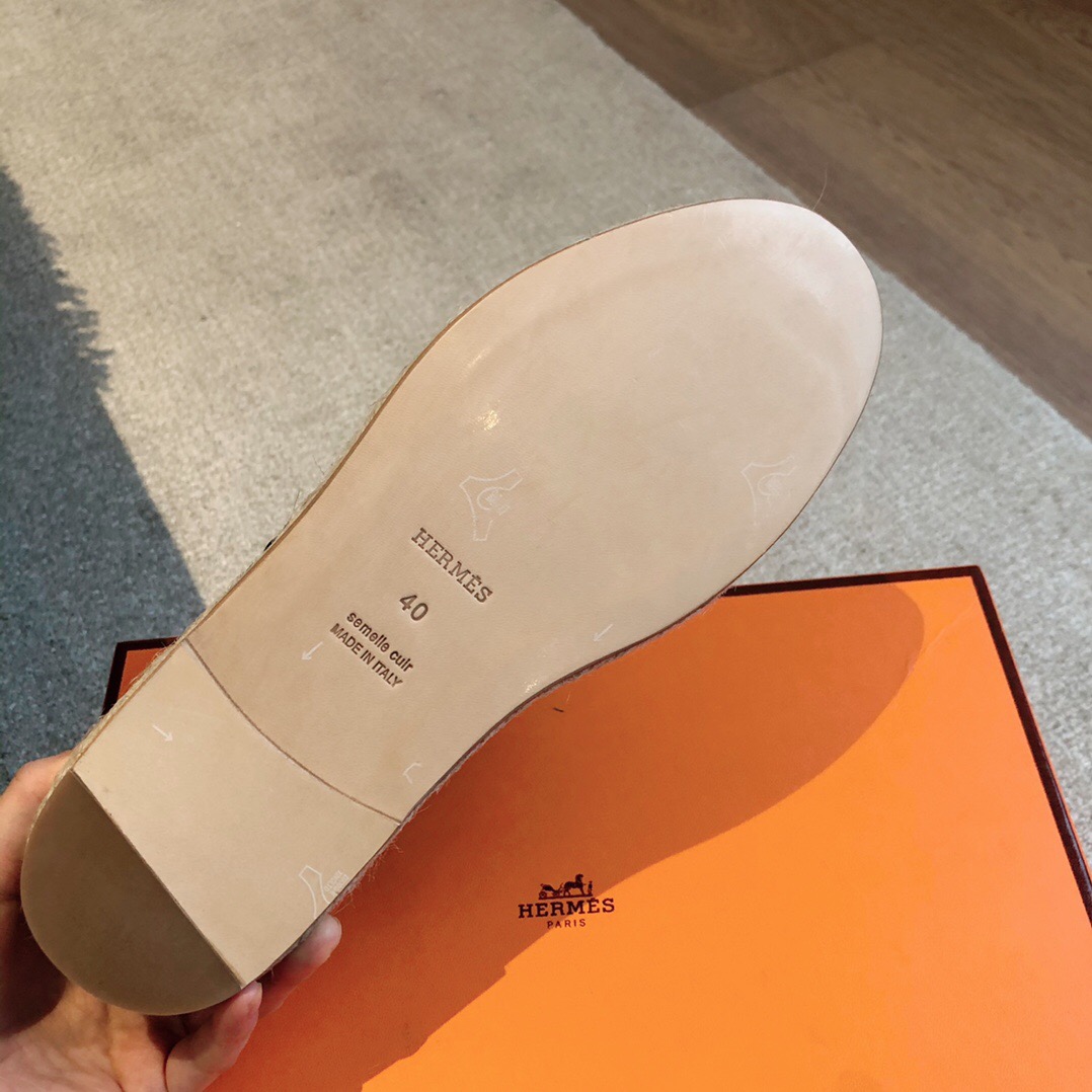 2025 Unisex Hermes Black Leather Loafers AS00380