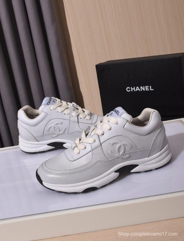 Chanel Loafers Classic Style with Gradient Logo and Platform Sole - KFY00350