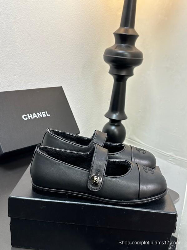 Chanel 2025 SS French Mary Jane Flat Shoes with Fur Trim - KFY00300