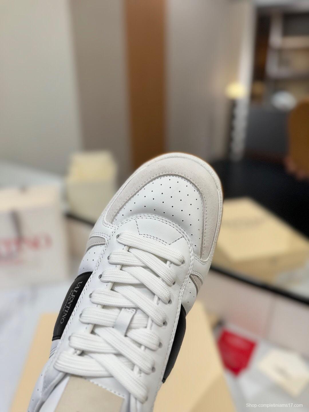 VALENTINO 2025 SS Casual Sneakers with Large V Hook-and-Loop Closure - AS00370