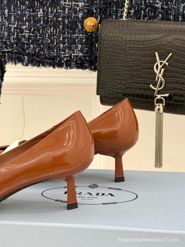 PRADA 2025 SS Catwalk Pointed Toe Kitten Heel Pumps - KFY00310